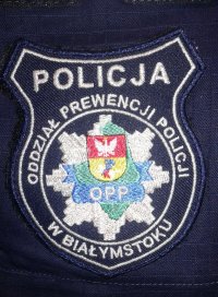 Fotografia kolorowa przedstawiająca logo Oddziału Prewencji Policji w Białymstoku