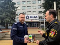 komendant miejski policji w białymstoku  odbiera ozonator
