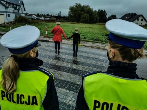 Policjantki z Wydziału Ruchu drogowego KMP i KWP wc Białymstoku opodczas inauguracji roku szkolnego