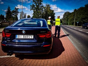 policjanci z Wydziału ruchu Drogowego podczas działań &quot;Kaskadowy pomiar prędkości&quot; na terenie Białegostoku