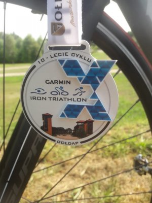Medal z napisem Garmin Iron Triathlon