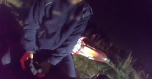 policjant podczas czynnosci