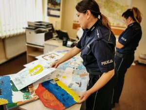 POLICJANTKI PREWENCJI PODCZAS WYBORU PRAC