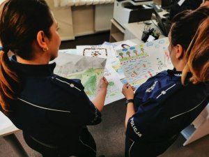 POLICJANTKI PREWENCJI PODCZAS WYBORU PRAC