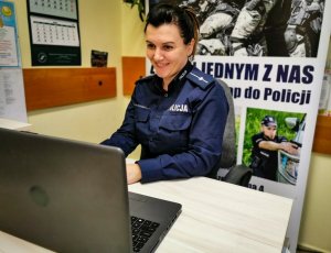 białostockie policjantki podczas spotkania online  z uczniami