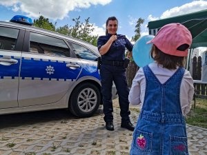 policjanci podczas spotkania z dziećmi z placówki opiekuńczo-wychowawczej w Białymstoku