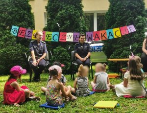 policjantki podczas spotkania z dziećmi