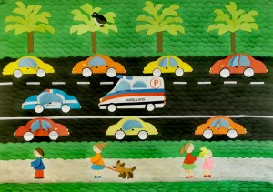 plakat konkursu na którym jest wykonana praca przedstawiająca drogę, pojazdy i piesze osoby