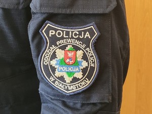 Naszywka Oddziału Prewencji Policji w Białymstoku na rękawie.