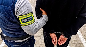 Policjant z zatrzymanym