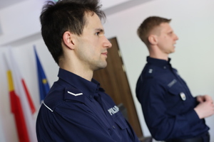 Policjanci na spotkaniu z młodzieżą.