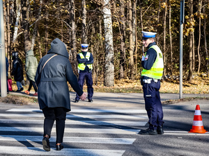 Policjanci podczas działań Wszystkich Świętych