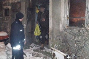 Policjanci z pracownikami odwiedzają osoby bezdomne i nieporadne życiowo.
