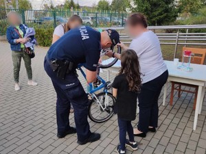 Znakowanie rowerów przez dzielnicowego