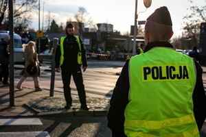 Policjanci podczas zabezpieczenia Dnia Wszystkich Świętych