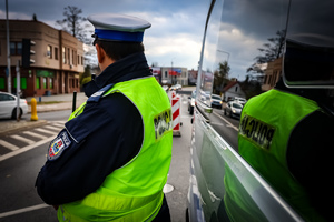 Policjanci podczas zabezpieczenia Dnia Wszystkich Świętych