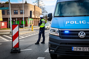 Policjanci podczas zabezpieczenia Dnia Wszystkich Świętych