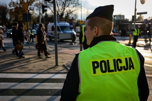 Policjanci podczas zabezpieczenia Dnia Wszystkich Świętych