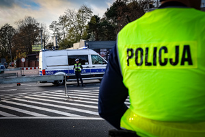 Policjanci podczas zabezpieczenia Dnia Wszystkich Świętych