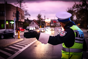 Policjanci podczas zabezpieczenia Dnia Wszystkich Świętych