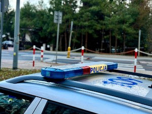 Policjanci w trakcie działań dotyczących pieszych