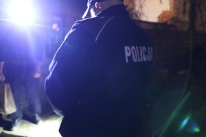 Policjanci kontrolują miejsca przebywania osób bezdomnych i nieporadnych życiowo