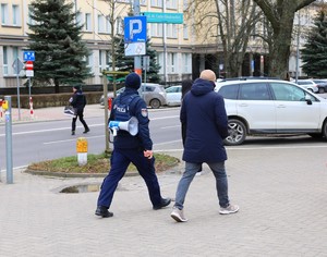 Policjanci podczas zabezpieczenia