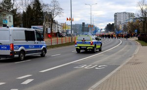 Policjanci podczas zabezpieczenia