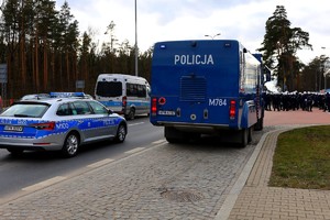 Policjanci podczas zabezpieczenia