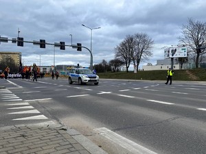 Policjanci podczas zabezpieczenia