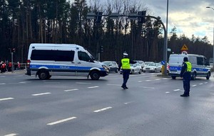 Policjanci podczas zabezpieczenia