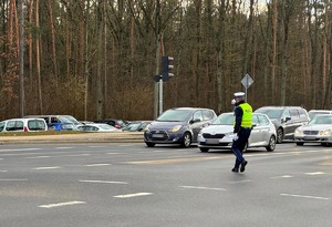 Policjanci podczas zabezpieczenia