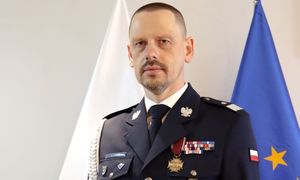 mężczyzna w mundurze