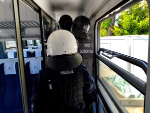 ćwiczenia policjantów ze strażą ochrony kolei