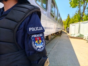 ćwiczenia policjantów ze strażą ochrony kolei