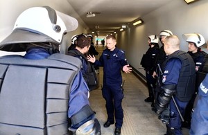 ćwiczenia policjantów ze strażą ochrony kolei