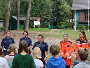 policjanci spotkali się z harcerzami