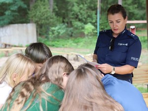 policjanci spotkali się z harcerzami