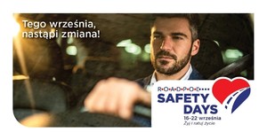mężczyzna siedzący za kierownicą pojazdu