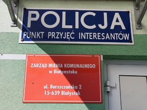 napis policja punkt przyjęć interesantów