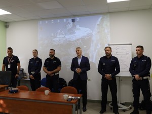 policjanci ruchu drogowego z egzaminatorami word Białystok