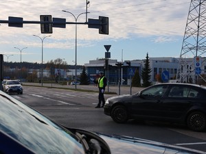 policjanci w dniu wszystkich świętych