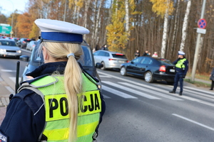 policjanci w dniu wszystkich świętych