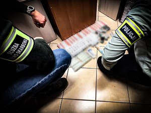 medykamenty zatrzymane przy współpracy policjantów i funkcjonariuszy Izby Celno Skarbowej