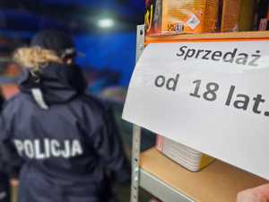 kontrola stoiska z pirotechniką