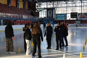 ZIMOWA SZTAFETA NA LODZIE Z BIAŁOSTOCKIMI POLICJANTAMI