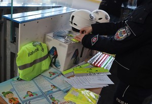 ZIMOWA SZTAFETA NA LODZIE Z BIAŁOSTOCKIMI POLICJANTAMI