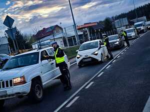 Policjanci podczas prowadzonych działań trzeźwy poranek na drogach powiatu białostockiego