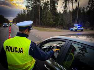 Policjanci podczas prowadzonych działań trzeźwy poranek na drogach powiatu białostockiego