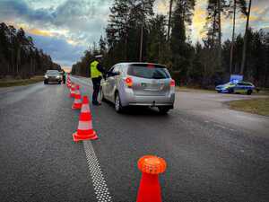 Policjanci podczas prowadzonych działań trzeźwy poranek na drogach powiatu białostockiego